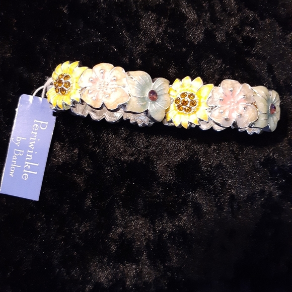 Periwinkle by Barlow Jewelry - Assorted pastel colored flower bracelet